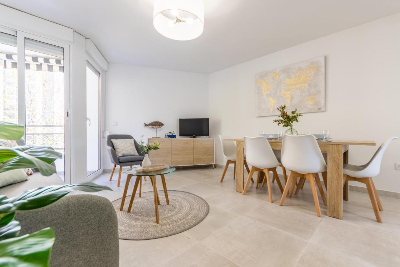 Boooom!!! Apartment With Swimming Pool 살루 외부 사진